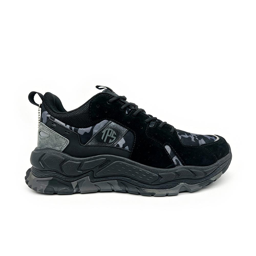 HIKING SHOES